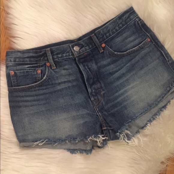 levi's white denim shorts